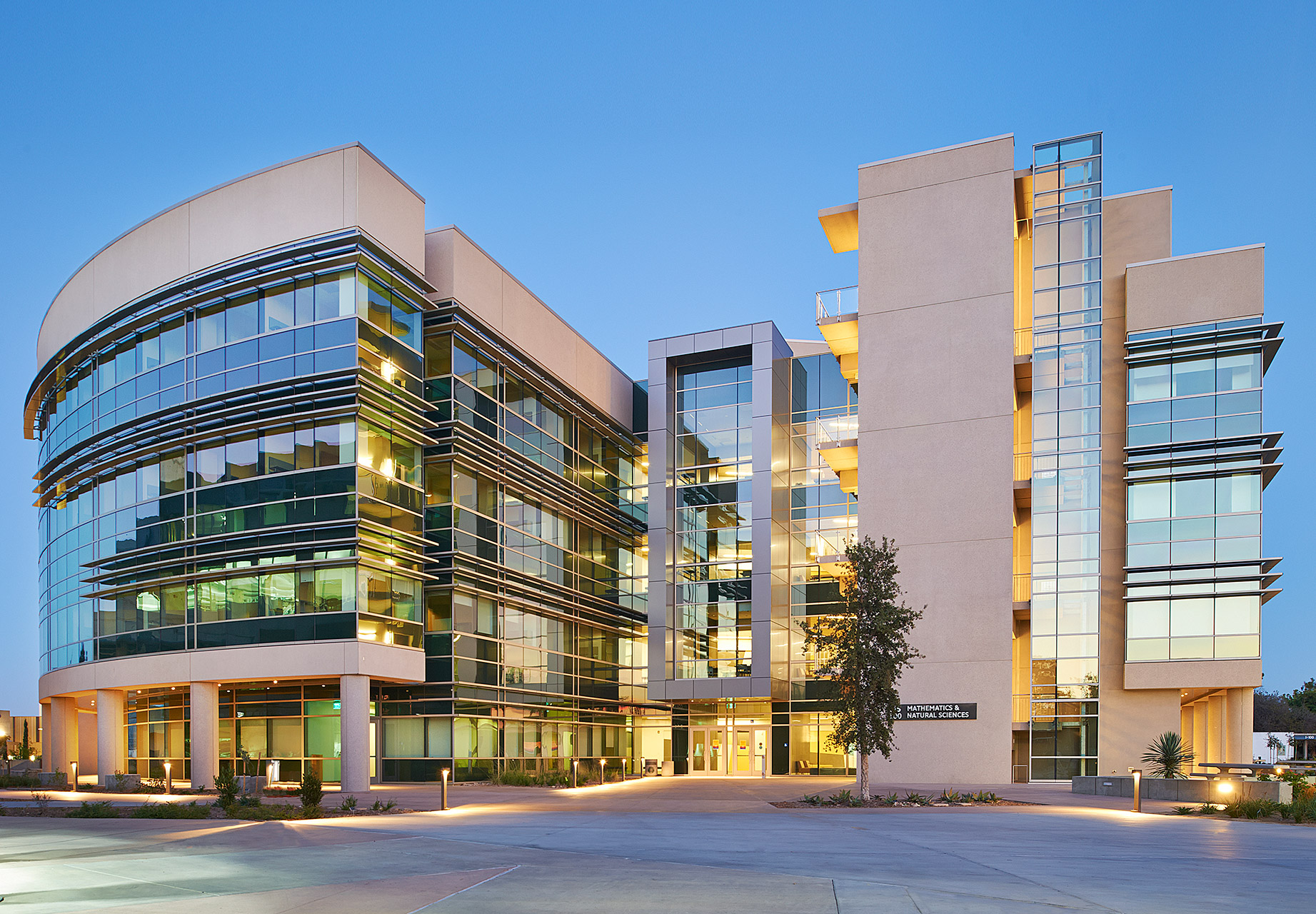 SDCCD Mesa College Mathematics and Natural Sciences Building_Delawie